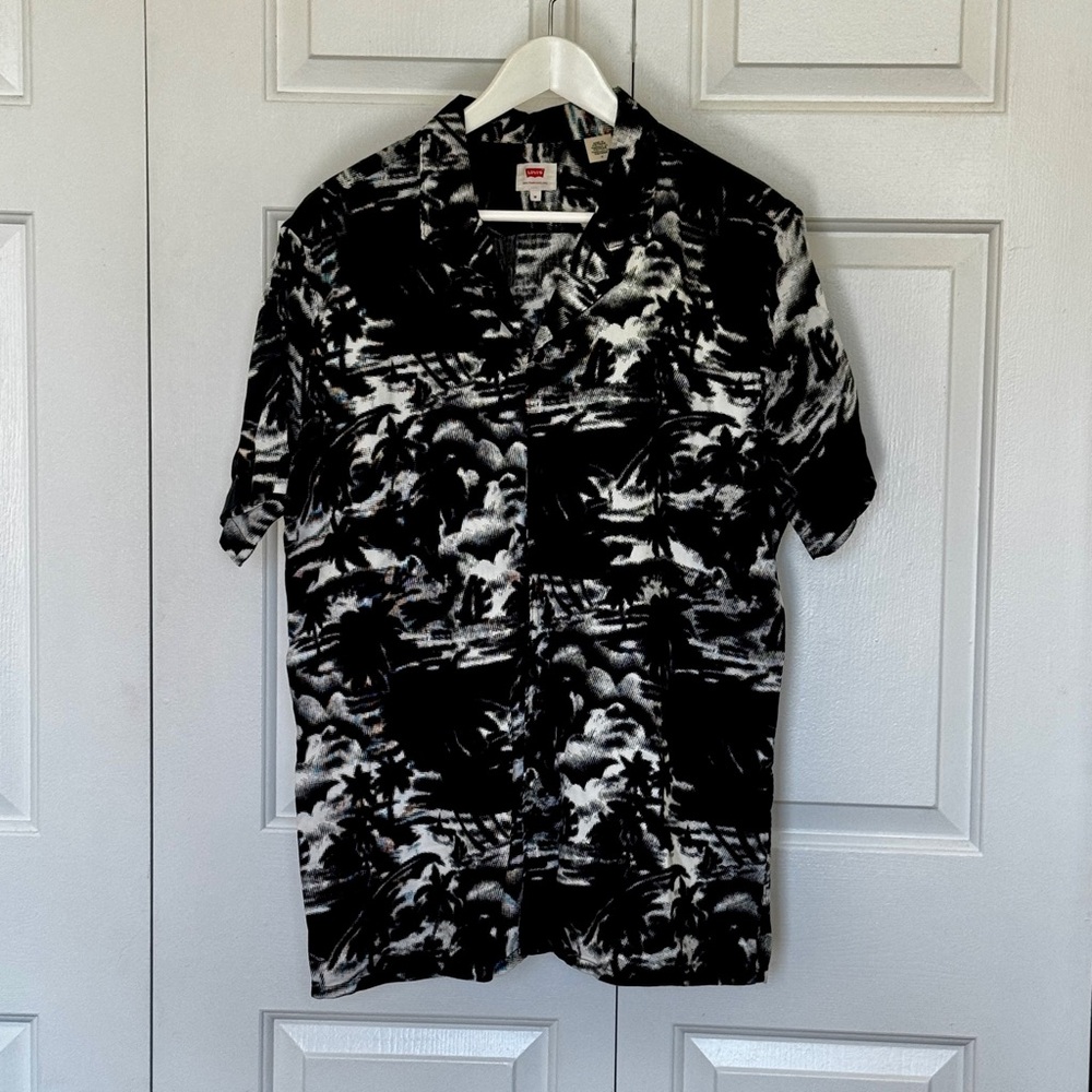 Levi’s Black and White Hawaiian Print Shirt